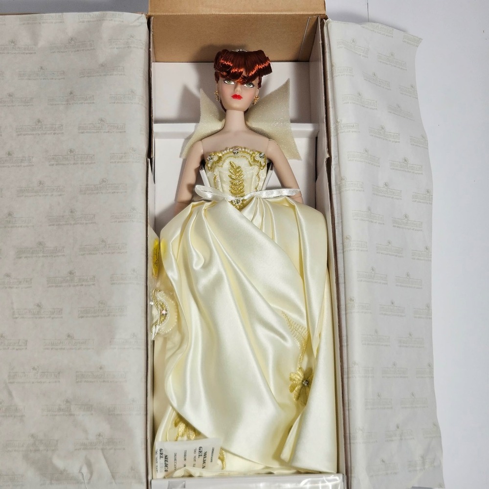 Ashton Drake Madra Lord First Encounter Doll Debut Collection Cream Gown NIB
